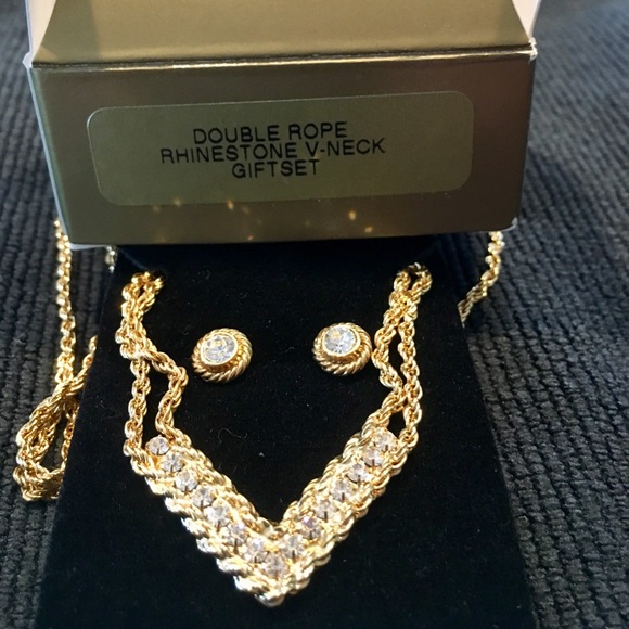 Double Rope Rhinestone V-Neck Necklace Gift Set - Picture 2 of 2